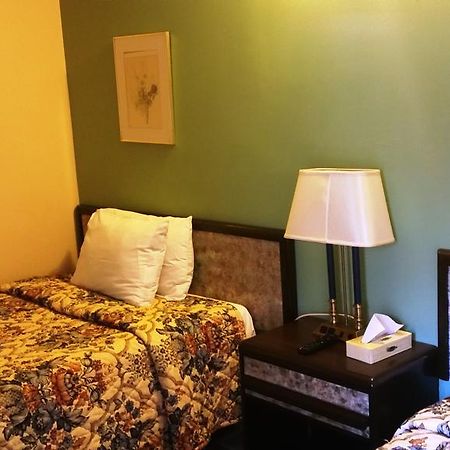 A Voyageur'S Guest House Отава Екстериор снимка