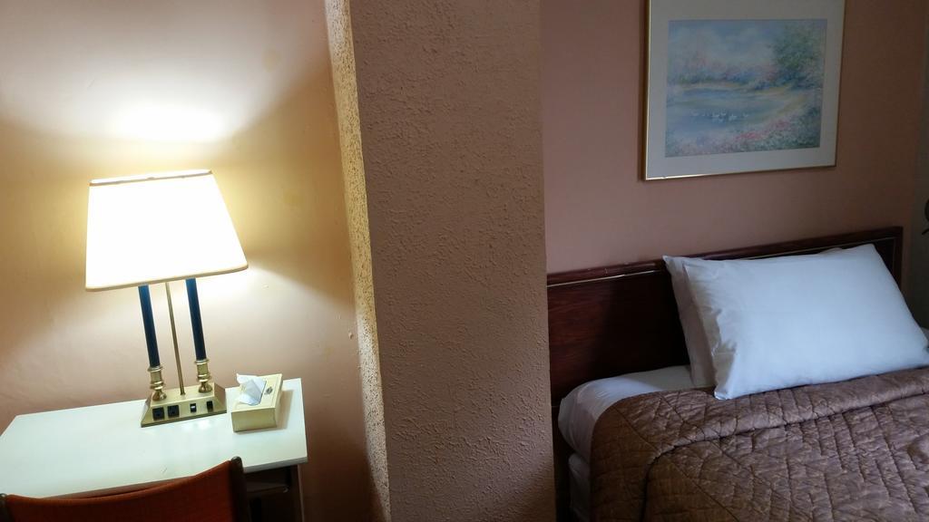A Voyageur'S Guest House Отава Стая снимка