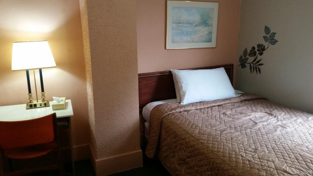 A Voyageur'S Guest House Отава Стая снимка