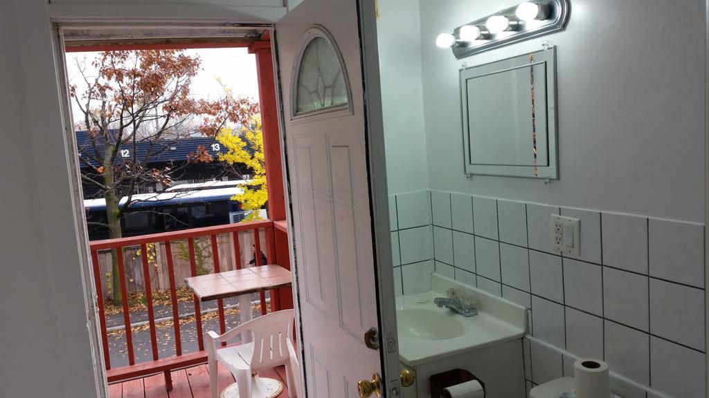 A Voyageur'S Guest House Отава Екстериор снимка