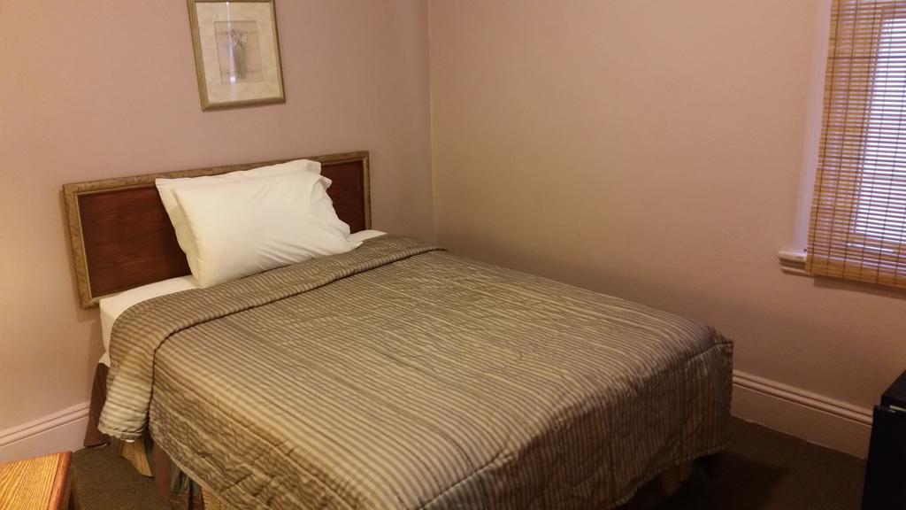 A Voyageur'S Guest House Отава Стая снимка