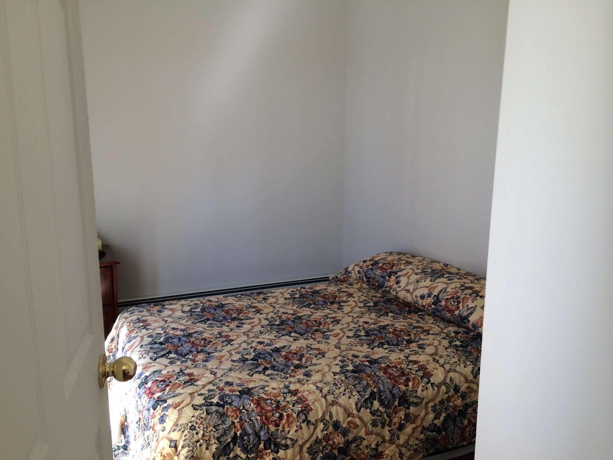 A Voyageur'S Guest House Отава Екстериор снимка